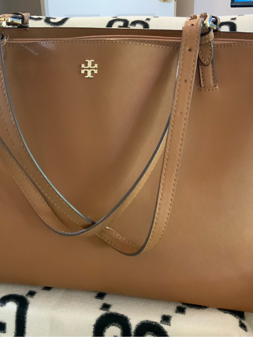 Tory Burch York Saffiano Large Tote - Picture 2 of 9
